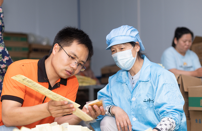 熊文文 大悟縣返鄉(xiāng)創(chuàng)業(yè)新鄉(xiāng)賢，以互聯(lián)網(wǎng)銷售助力鄉(xiāng)村振興，當選“中國網(wǎng)事·感動2023”二季度網(wǎng)絡感動人物